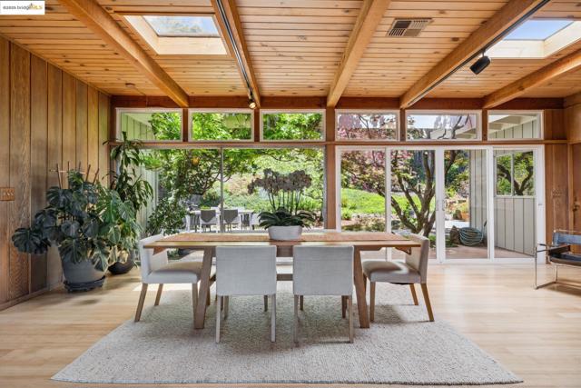 1 Garden Dr, Kensington CA: https://media.crmls.org/mediaz/505b65be-198d-497e-80c8-a4fd104a9bc1.jpg
