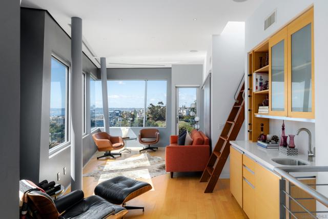 2730 Brant St, San Diego CA: https://media.crmls.org/mediaz/505bc097-c028-4232-af52-cbcd31b58384.jpg