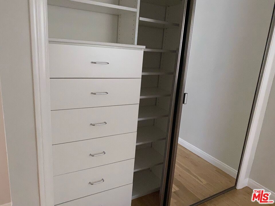 https://media.crmls.org/mediaz/505bd661-4b19-425a-a9ba-ea63e7dbf482.jpg?preset=X-Large