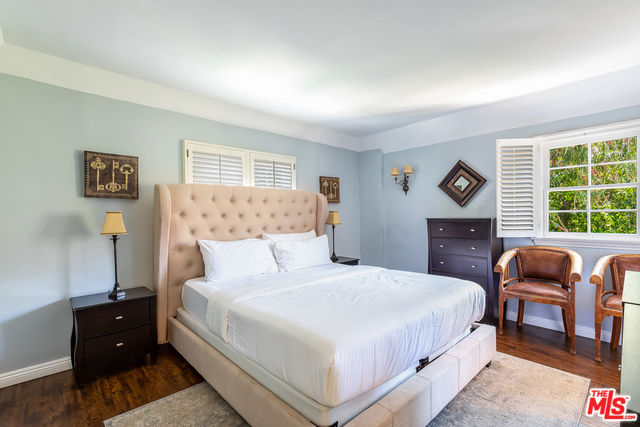 8545 FRANKLIN Avenue, Los Angeles CA: https://media.crmls.org/mediaz/505c02ce-1c5b-4c2a-a60f-9a2abe73a942.jpg