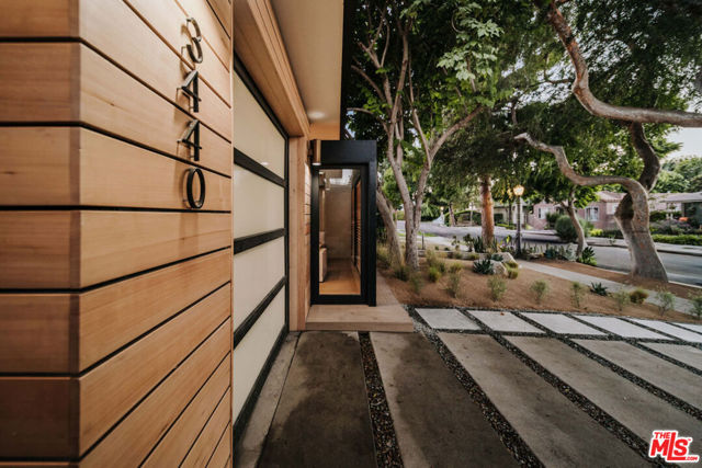 3440 Cattaraugus Avenue, Culver City CA: https://media.crmls.org/mediaz/505c61f9-662c-4d8c-b462-e27591e815c8.jpg