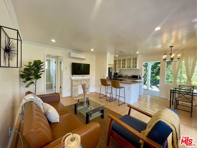 1212 10th Street, Santa Monica CA: https://media.crmls.org/mediaz/505cb781-5d12-4917-96fd-e019bf472137.jpg