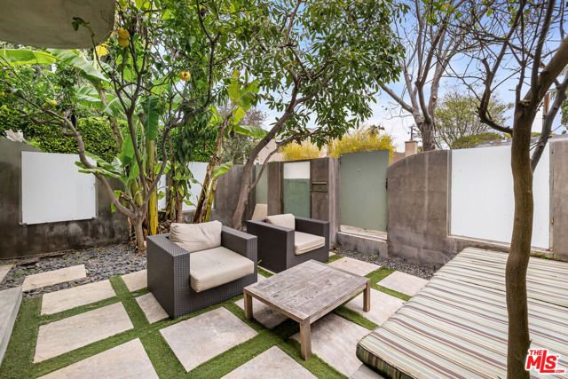 801 Westbourne Drive, West Hollywood CA: https://media.crmls.org/mediaz/505d0696-0194-444b-8f6b-16de5901a35e.jpg