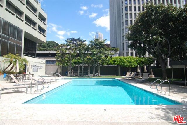 880 W 1st Street, Los Angeles CA: https://media.crmls.org/mediaz/505dd520-2899-4682-8d03-283238eb47d5.jpg