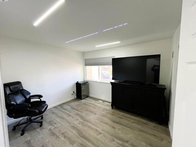 156 Briarwood Dr, Hayward CA: https://media.crmls.org/mediaz/505fe618-14d4-4fcc-813d-09ef949e31ef.jpg