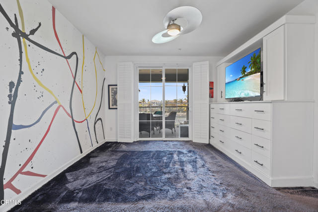 1524 Seabridge Lane, Oxnard CA: https://media.crmls.org/mediaz/506020cc-68fc-404c-9449-5769fa464afc.jpg