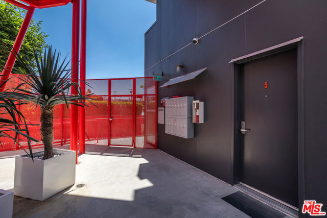803 Wilcox Avenue, Los Angeles CA: https://media.crmls.org/mediaz/50602a40-ce29-4b0e-82b8-ff90d92b8bc4.jpg