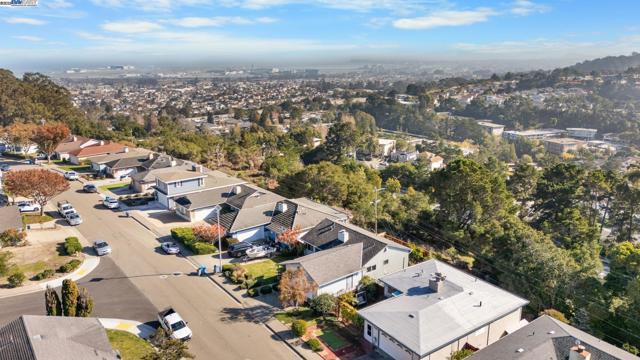 2461 Trenton Dr, San Bruno CA: https://media.crmls.org/mediaz/5060b353-28d9-44ee-9377-b329ea8bae4f.jpg