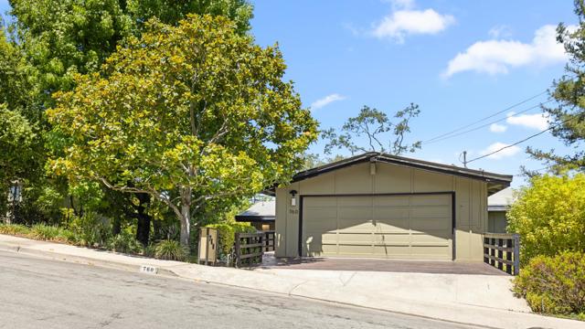 760 La Mesa Drive, Portola Valley CA: https://media.crmls.org/mediaz/5060c2fb-a217-4bcb-926c-1b4d13957daa.jpg