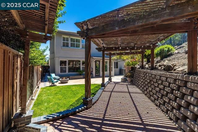 113 St Laurent Ct, Martinez CA: https://media.crmls.org/mediaz/5060e1d1-62ef-42b4-9ba5-694394953eb6.jpg