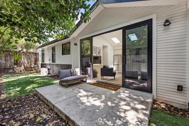 546 Oxford Avenue, Palo Alto CA: https://media.crmls.org/mediaz/50611472-1da7-4a8c-9021-bca89677024f.jpg