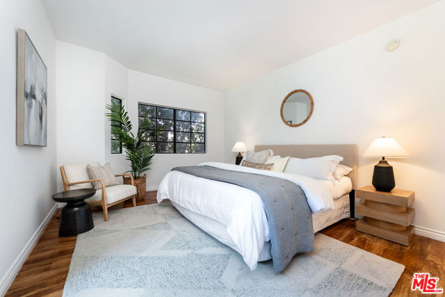 17914 Magnolia Boulevard, Encino CA: https://media.crmls.org/mediaz/50616358-c2ef-4720-b2dc-6fdf26b94717.jpg