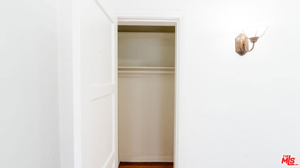 https://media.crmls.org/mediaz/50616436-f50c-4b74-bc54-47c1ac88d86d.jpg?preset=X-Large
