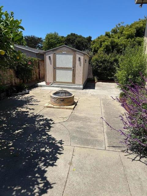 542 English Avenue, Monterey CA: https://media.crmls.org/mediaz/50618d1d-4f6d-41a6-98ce-3f2b35e25519.jpg