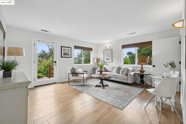 6951 Chambers Dr, Oakland CA: https://media.crmls.org/mediaz/5061ca65-d49a-4762-b4c5-a29f743b6786.jpg