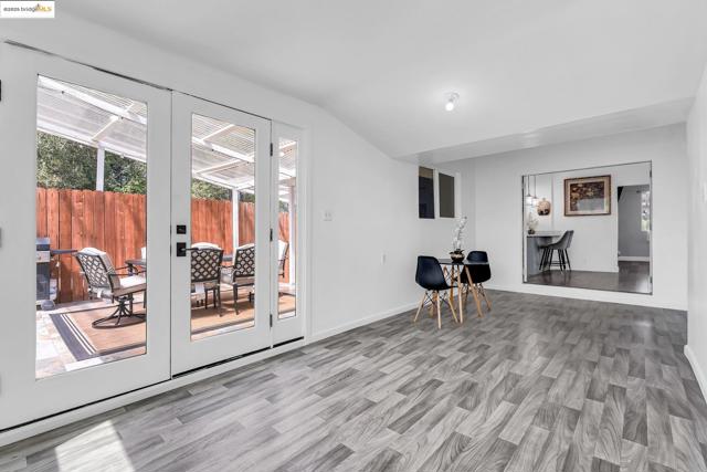 2350 W Shell Ave, Martinez CA: https://media.crmls.org/mediaz/506208a7-16c6-4364-8c80-ec8622921f8b.jpg