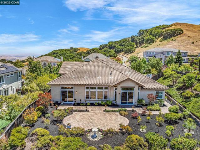 3322 Ashbourne Cir, San Ramon CA: https://media.crmls.org/mediaz/50625520-bd79-489e-b6a6-d620dab73c8b.jpg