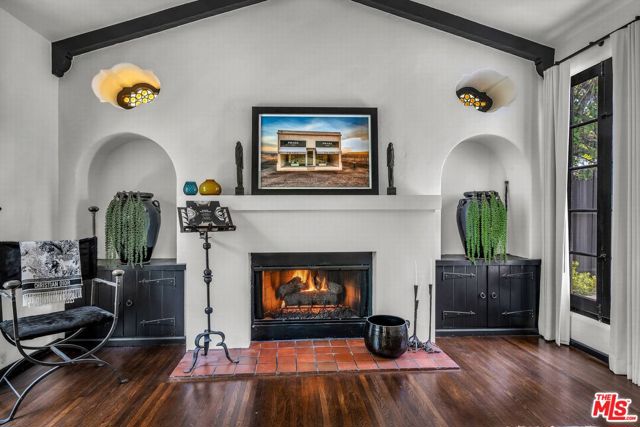 1423 Warnall Avenue, Los Angeles CA: https://media.crmls.org/mediaz/506283ad-ca2b-456b-9803-ba05d7c519d1.jpg