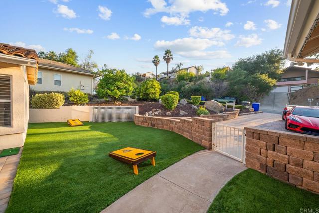 15425 Vista Vicente Dr, San Diego CA: https://media.crmls.org/mediaz/5062c1e0-80d6-483e-8187-6eb34d67ad4b.jpg