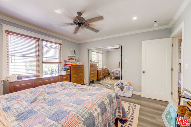 2656 Kenwood Avenue, Los Angeles CA: https://media.crmls.org/mediaz/50638d54-0202-462a-9b5a-68a9e29a6e14.jpg