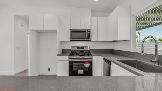 567 W Sunview Avenue, Palm Springs CA: https://media.crmls.org/mediaz/5063ebd9-b633-4984-9d75-375096722cee.jpg