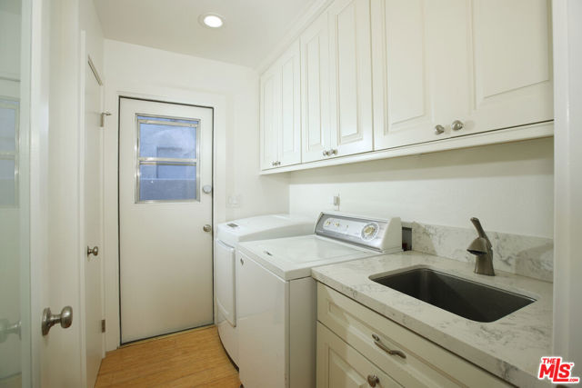 426 S Swall Drive, Beverly Hills CA: https://media.crmls.org/mediaz/50640ada-19cd-4b6d-abe1-75d4406ffbf0.jpg