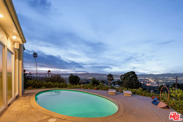 3340 Scadlock Lane, Sherman Oaks CA: https://media.crmls.org/mediaz/50645840-7d2f-430d-8e5e-e0ad9b770c65.jpg