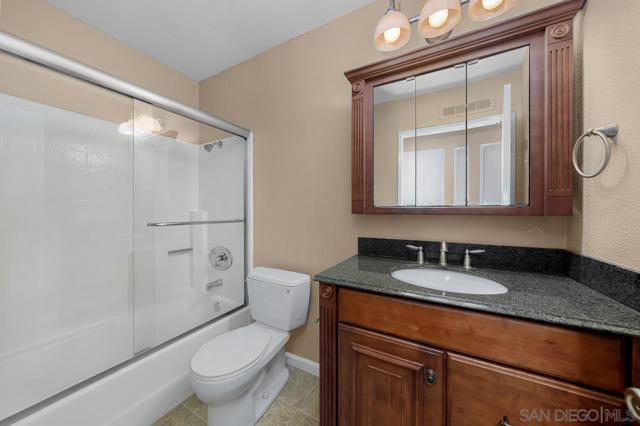 4210 Porte De Palmas, San Diego CA: https://media.crmls.org/mediaz/5064aaeb-3731-445e-a1ad-9aa67a168ccd.jpg
