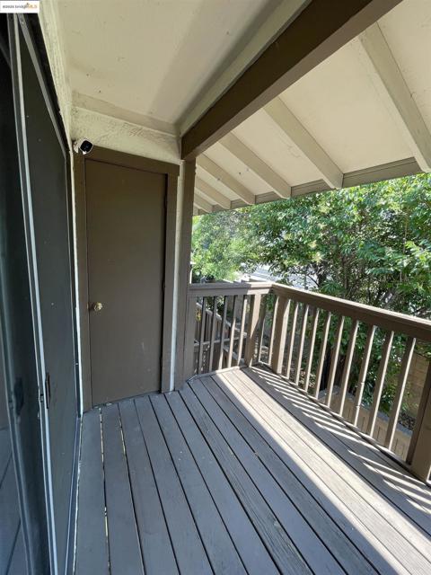 2416 Shadow Ln, Antioch CA: https://media.crmls.org/mediaz/50650422-bfe7-4b0c-a2b6-9c04d7983a56.jpg
