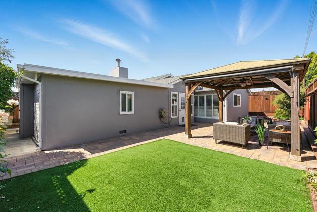 511 Marine View Avenue, Belmont CA: https://media.crmls.org/mediaz/506538e3-c17a-4a97-8a8c-a7fd666cc0b9.jpg