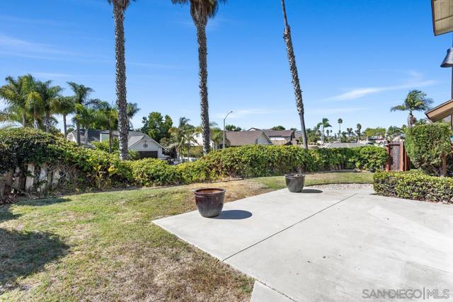 464 Dorsey Way, Vista CA: https://media.crmls.org/mediaz/506540bc-514c-492d-affd-0caf9b185bfe.jpg
