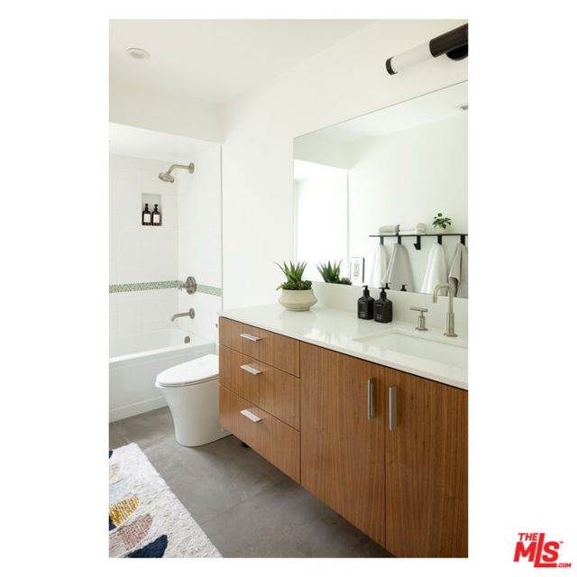 3155 Eucalyptus Hill Road, Santa Barbara CA: https://media.crmls.org/mediaz/50654959-8340-4878-b5fa-a04fcee4f6e7.jpg