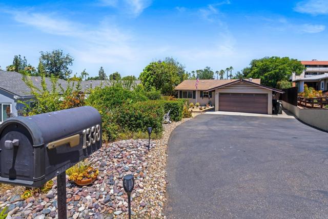 1338 Palomar, Escondido CA: https://media.crmls.org/mediaz/5065dbd0-0f1a-4ddc-a203-178ab9bd9553.jpg