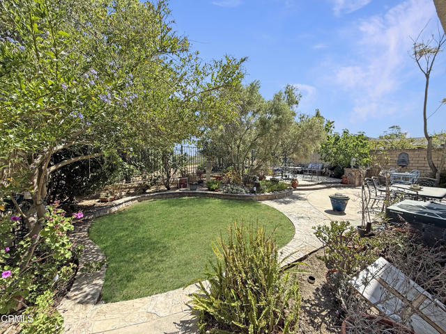 4353 Camino De Las Estrellas, Newbury Park CA: https://media.crmls.org/mediaz/50664661-91fa-4016-baf5-45ee249c0679.jpg