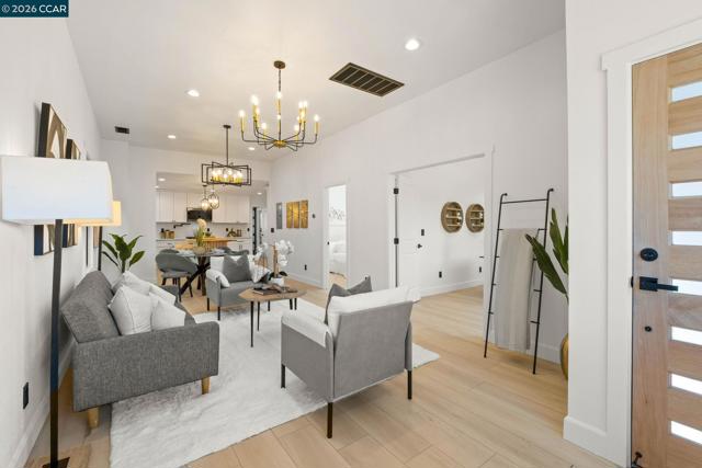 Image 4 of 30 For 1920 Linden St