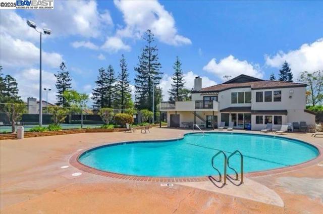 21083 Gary Dr, Hayward CA: https://media.crmls.org/mediaz/50667cd7-58dd-49cd-93cf-8b3de0728e3b.jpg