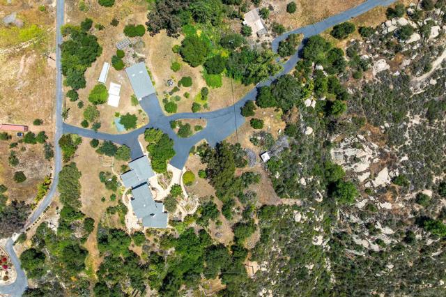 6132 Rainbow Heights Rd, Fallbrook CA: https://media.crmls.org/mediaz/50669928-3f5e-4010-8f62-0c7cb240259e.jpg