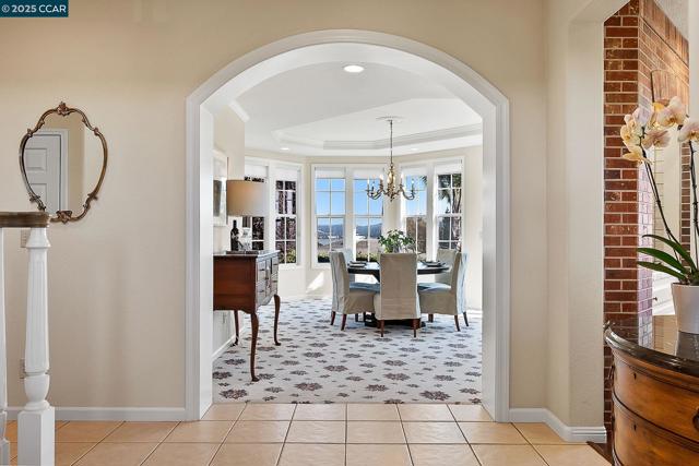 1620 Saint Francis Ct, Benicia CA: https://media.crmls.org/mediaz/5066cf09-af02-4320-9807-3535d5809f17.jpg
