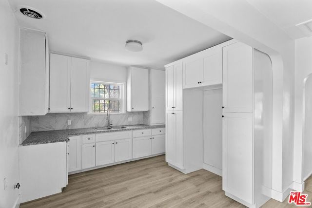 700 E 85th Street, Los Angeles CA: https://media.crmls.org/mediaz/506711eb-ad91-45ab-a608-ea8199b99f40.jpg