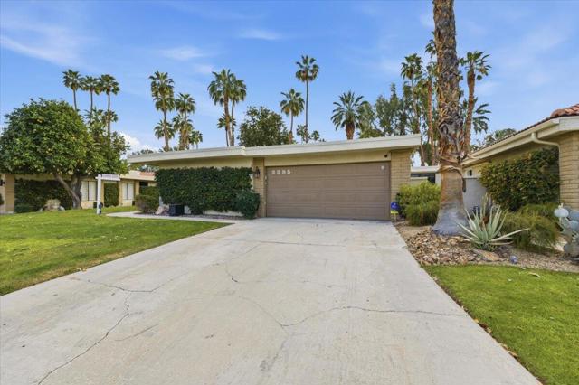 2385 Silver Oak Circle, Palm Springs CA: https://media.crmls.org/mediaz/5067238b-8ae3-40ff-9432-001bf379f070.jpg