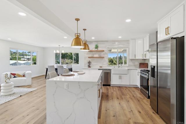 1917 Friendly Drive, Vista CA: https://media.crmls.org/mediaz/50679226-41e7-401e-a046-78d6087210ec.jpg