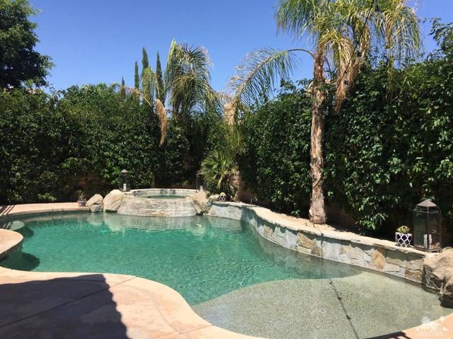 49560 Loren Court, La Quinta CA: https://media.crmls.org/mediaz/5067d552-6684-46b2-a075-4e11e71c2a3f.jpg