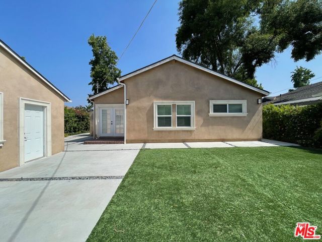 13964 La Maida Street, Sherman Oaks CA: https://media.crmls.org/mediaz/5067d86b-82b0-4a4e-83e5-8e1af4e85e1b.jpg