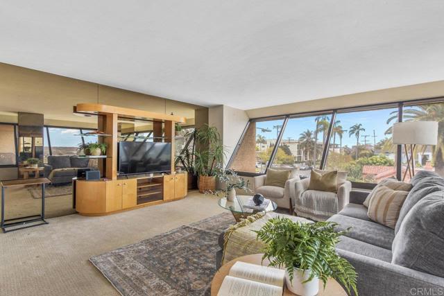 230 W Laurel Street, San Diego CA: https://media.crmls.org/mediaz/5067ff5e-5394-4acc-8c45-5e8dbe1a357f.jpg