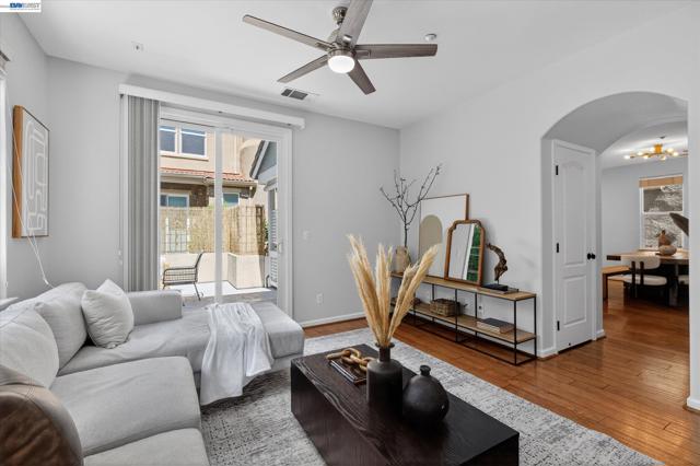 5880 Hillbrook Pl, Dublin CA: https://media.crmls.org/mediaz/5068405b-5b97-4cef-a006-8d16408012fb.jpg