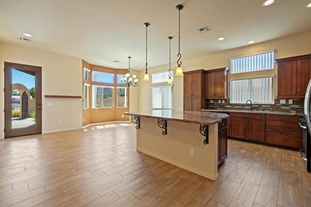 51885 Avenida Bermudas, La Quinta CA: https://media.crmls.org/mediaz/506854a6-718b-4164-bc48-689c9e5d53ec.jpg