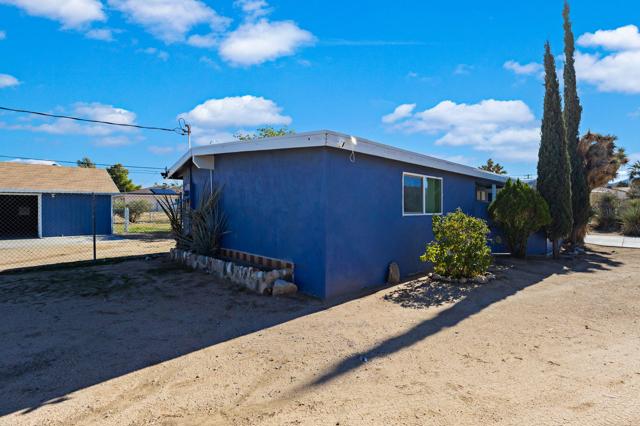7517 Alaba Avenue, Yucca Valley CA: https://media.crmls.org/mediaz/5068ad40-8059-4ee4-828d-7f95c50d6924.jpg