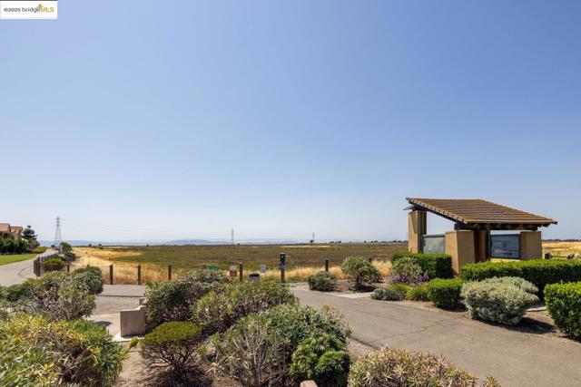 15388 Heron Dr, San Leandro CA: https://media.crmls.org/mediaz/5068b595-039b-4f9e-b8f5-aecea75375f1.jpg