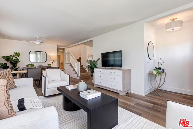 4417 Campbell Drive, Los Angeles CA: https://media.crmls.org/mediaz/5068def9-4a9e-49d5-b4e7-2725aaf762c0.jpg