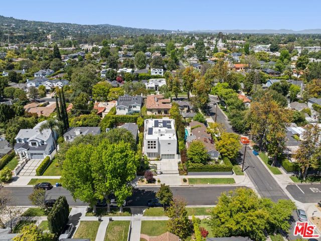4255 Saint Clair Avenue, Studio City CA: https://media.crmls.org/mediaz/506a46e3-c2e4-42b6-8051-e48e78636948.jpg